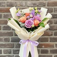 Букет цветов из:  Лизиантусы и Розы в Покровском Республика Дагестан